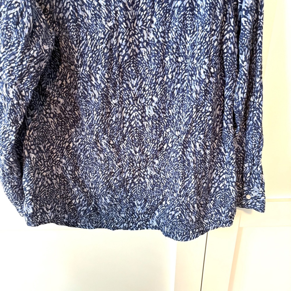J.‎ McLaughlin Women's Blue Abstract Patterned Button Front Shirt in Size L - Picture 8 of 11